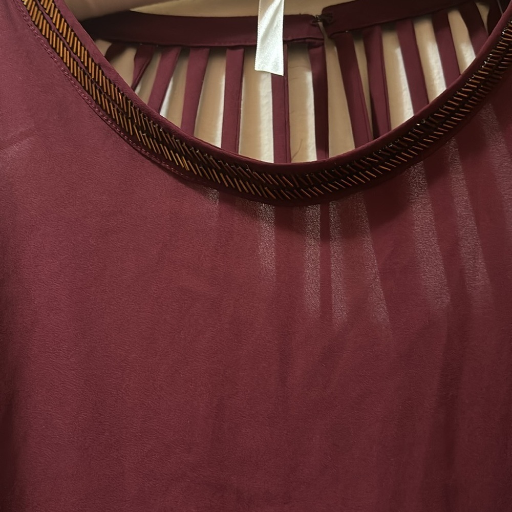 Buckle Maroon Dressy Top- Size XL - Picture 4 of 11